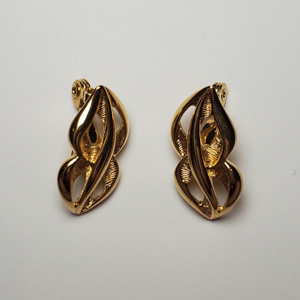Monet Lip Clip-on Earrings